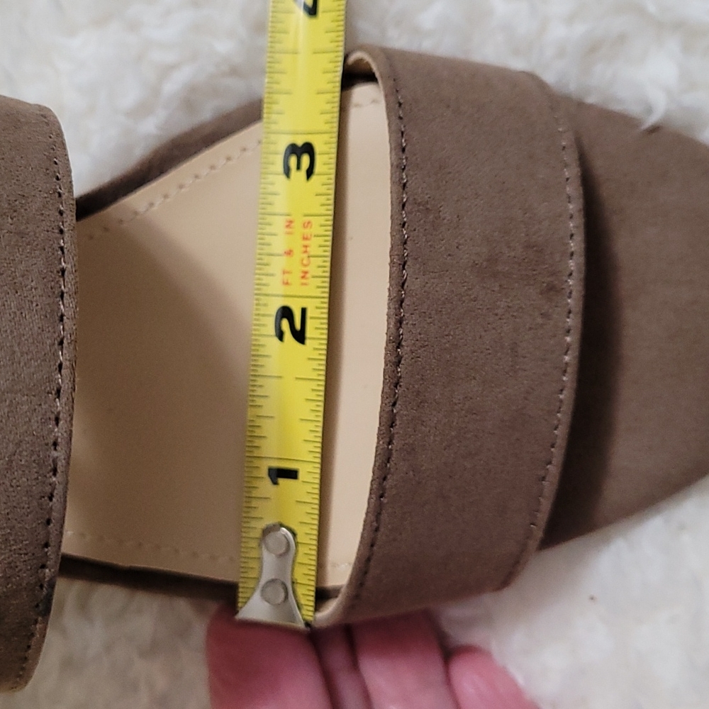 NEW Liz Claiborne Sandal Block Heel Medallion Ankle Strap Suede Truffle Tan 7.5 - Picture 13 of 13